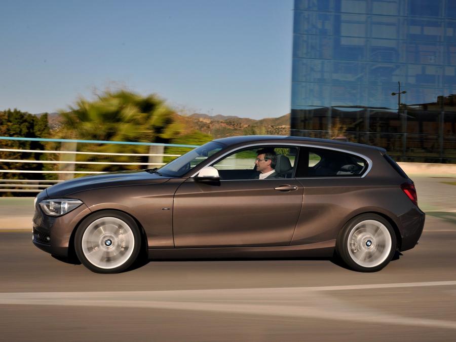 BMW 125d 3-Door Urban Line 2012 года  (фото 7 из 16)